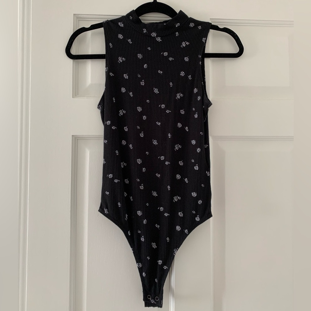 Hollister Floral Ribbed Mock-neck Bodysuit